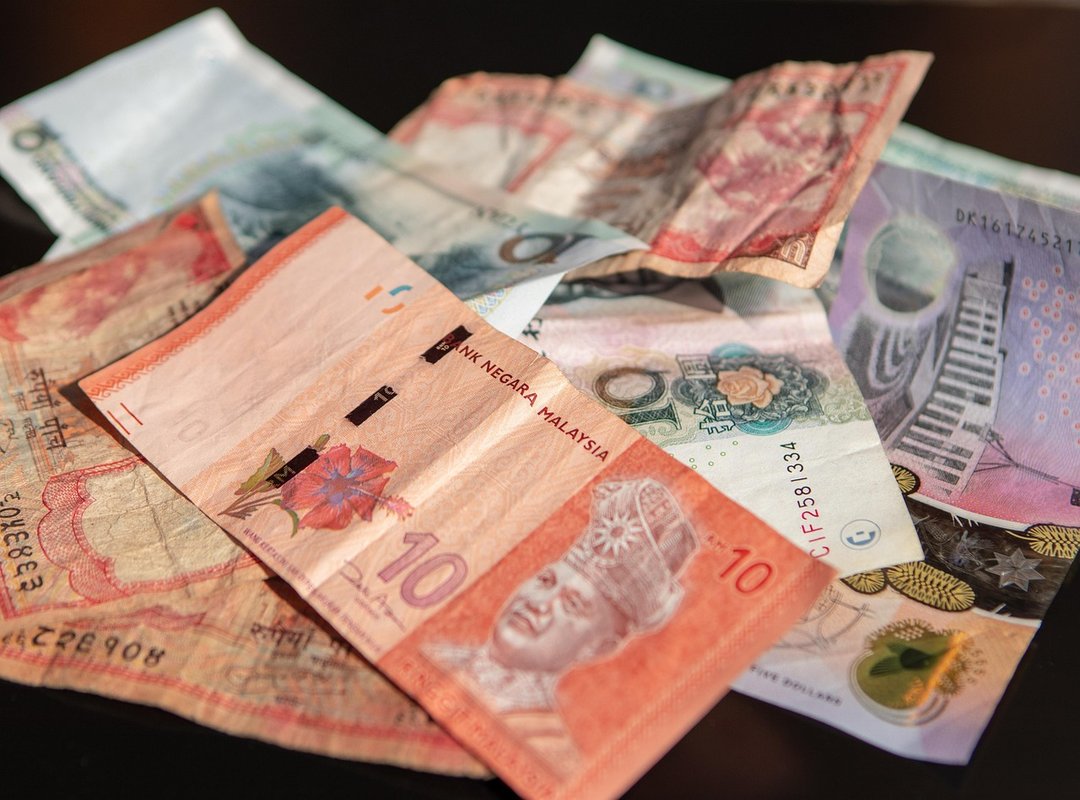 Why Does the Ringgit to Rupiah Rate Fluctuate?